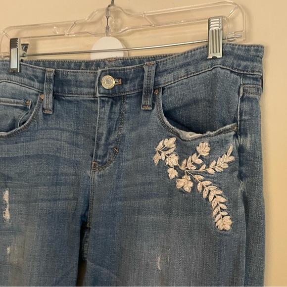 Girlfriend jeans, embroidered flowers - Picture 7 of 13